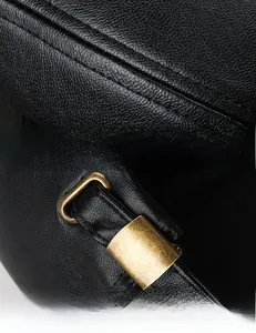 Détails de la casquette de baseball en cuir PU noir avec coutures et sangle réglable en métal