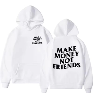 Detail eines weißen Kapuzenpullovers mit schwarzem 'MAKE MONEY NOT FRIENDS' Druck auf beiden Seiten