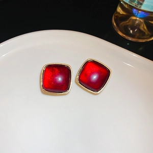 Square red heart oil drip earrings in gold plating, chic autumn winter fashion style