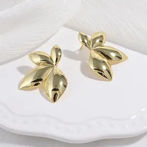 Boucles d'oreilles vintage en laiton plaqué or 18 carats en forme de feuille