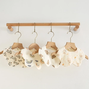 Detail of 360-degree rotating cotton gauze bibs with petal wave edges and cute animal patterns