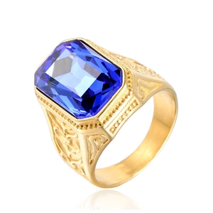 Anello punk vintage dorato da uomo con grande gemma blu rettangolare e incisioni