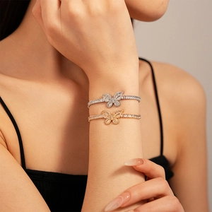 Bracciale Farfalla Zircone Rame Cursore Regolabile Chiusura Bolo Taglio Baguette Elegante Per Donne