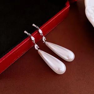 Orecchini pendenti vintage francesi con perle a goccia e zirconi taglio marquise