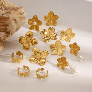 Golden floral pearl earrings and open ring set with elegant brushed matte finish