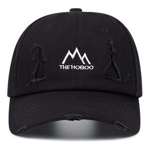 Casquette de baseball noire délavée avec broderie de montagne et détails usés vintage