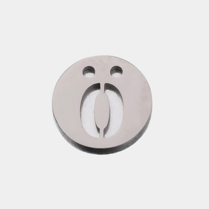 Macro de pendentif rond en acier poli miroir avec détails découpés pour bijoux DIY