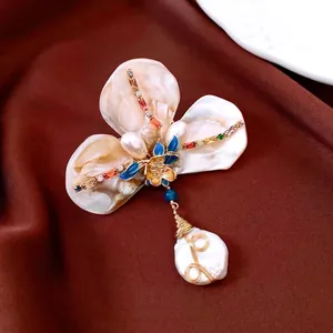 Floral Brooch Vintage Artificial Baroque Pearl Mother Of Artificial Pearl Zircon Gold Plated Elegant Palace Style Jewelry Pin For Women