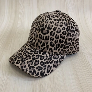 Casquette de baseball décontractée pour femmes imprimé léopard avec visière courbée