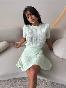 Ensemble chic deux pièces en tricot vert menthe avec haut court et jupe taille haute