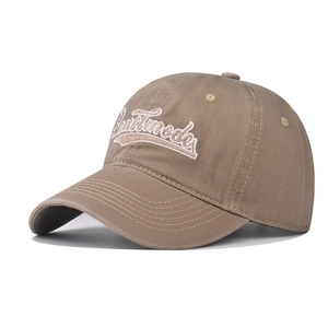 Détail de la broderie 3D Beastmode sur la casquette en coton respirant couleur kaki
