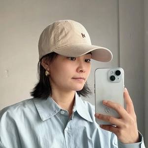Washed cotton baseball cap with embroidered letter H, minimalist beige sun hat for unisex