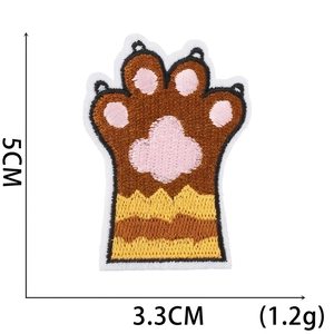 Detail view of cat paw embroidery patch with dimensions 5x3.3cm and 1.2g weight