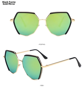 Détails de lunettes de soleil hexagonales avec verres miroir verts et branches dorées