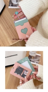 Dettaglio porta carte chic rosa e menta con finestra a cuore e catena a fiori