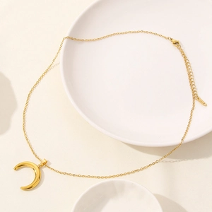 Elegant 18k gold plated stainless steel crescent moon pendant necklace for women