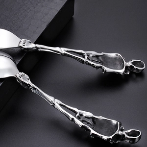 Set di cucchiai in acciaio inossidabile con manico a teschio e finitura lucida creativa