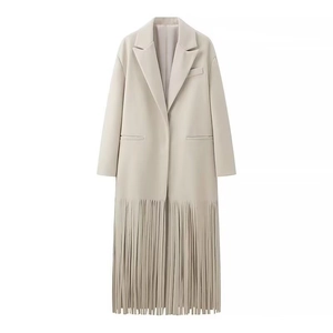 Cappotto lungo in lana beige stile inglese da donna con frange alla moda e revers