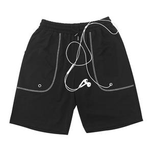 Détail du short de sport noir pour homme avec coutures contrastées blanches et cordon