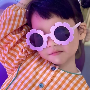 Kids flower-shaped pink round sunglasses with gray UV protection lenses for toddlers
