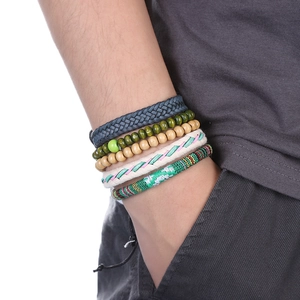 Détail du lot de bracelets en cuir tressé multicouche avec carte de l'Afrique pour hommes