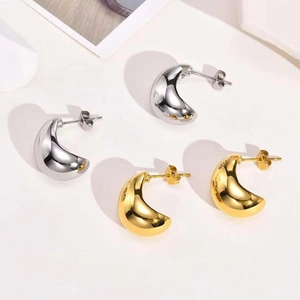 Polished gold and silver crescent stud earrings in 18k minimalist waterdrop design