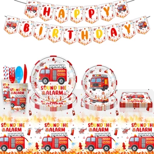 Rode brandweer verjaardag feestartikelen set met papieren borden, bekers en servetten.