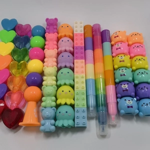 Detailed top view of stackable bear-shaped highlighters and colorful pastel cone pens
