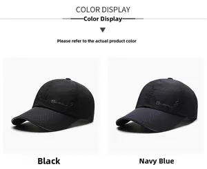 Dettaglio dei cappellini da baseball in rete traspirante nei colori nero e blu navy con logo