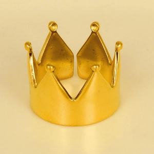 Detailed view of the 18k gold crown ring featuring an adjustable open band design