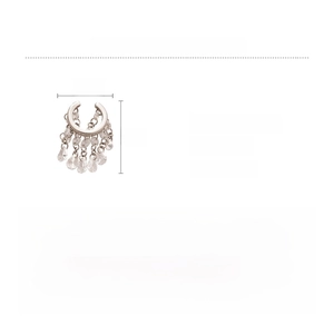 Vue détaillée du clip d'oreille en argent avec pompon en zircon et dimensions