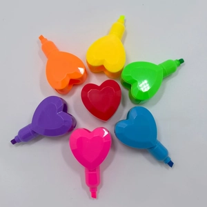 Close-up of heart-shaped highlighters set in seven vibrant colors arranged in a circle