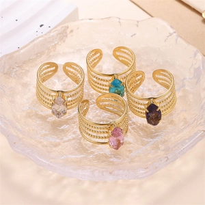 Set di quattro anelli regolabili placcati oro con zirconi colorati taglio marquise
