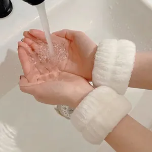 Absorbent white coral fleece wristbands for washing face to prevent water spills