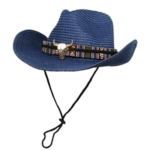 Cappello da cowboy blu in paglia con teschio di toro e nastro in stile etnico