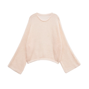 Loose fit knit sweater in pale pink mesh with a crew neck and wide sleeves