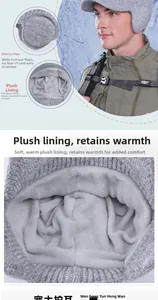 Dettaglio della fodera in peluche e dei paraorecchie di questo caldo cappello invernale