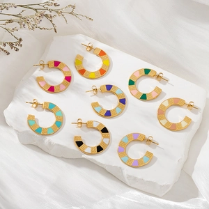 Colorful enamel checkerboard C-shaped earrings in gold-plated stainless steel multi-pack