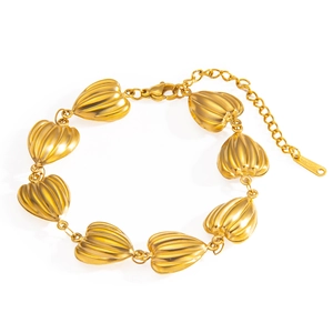 Adjustable 18k gold plated stainless steel bracelet featuring radiant heart-shaped links