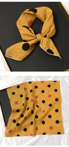 Vues détaillées du foulard en coton et soie jaune à pois noirs et marrons élégants