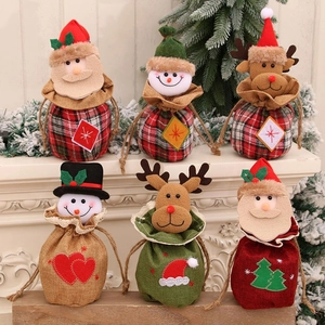 Lot de 6 sacs cadeaux de Noël à cordon avec motifs Père Noël, Renne et Bonhomme