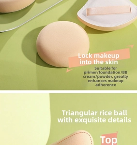Nahaufnahme der rosa runden und dreieckigen Make-up-Schwämme mit weicher Textur