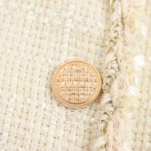 Ensemble chic deux pièces en tweed avec bouton doré et bordure à franges pour femme