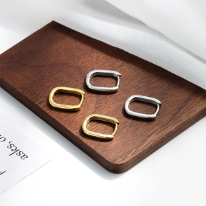 Orecchini a cerchio rettangolari minimalisti in argento S925 nei colori oro e argento
