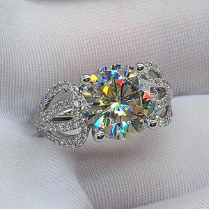 Klassischer luxuriöser Halo-Verlobungsring mit Unendlichkeit-Pavé-Band und rundem Hauptstein