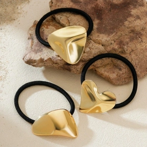 Ensemble de 3 chouchous dorés avec cœur et triangles sur pierres naturelles