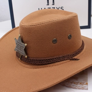 Brauner Vintage-Cowboyhut aus Filz mit Sheriff-Stern und dekorativem Flechtseil