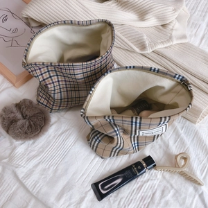 British style plaid toiletry bag set with minimalist fabric pattern and zipper closure