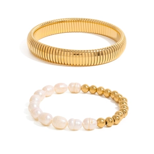Bracciale rigido a molla placcato oro 18k e set di perle bianche per donna elegante