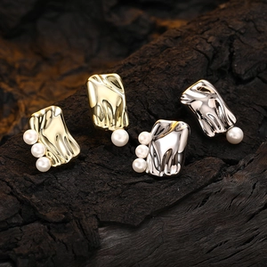 Elegant square pearl stud earrings with pleated gold and silver metal textures
